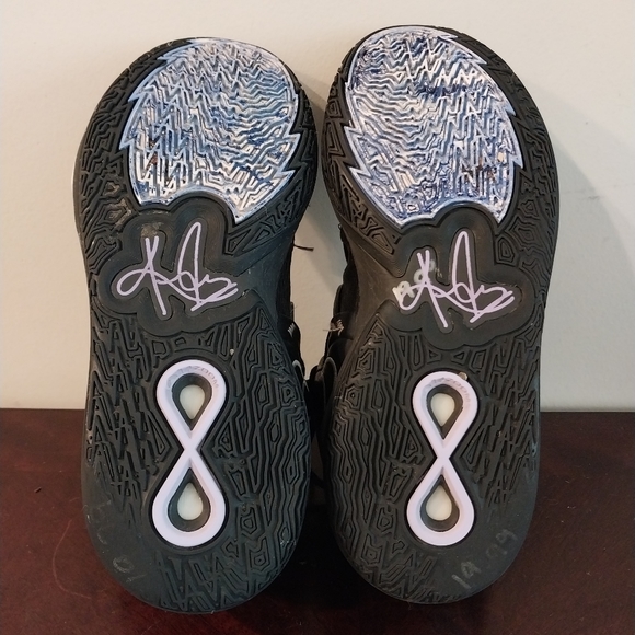 Nike Kyrie Infinity Black Metallic Silver Sneaker Size 11 - Picture 5 of 5